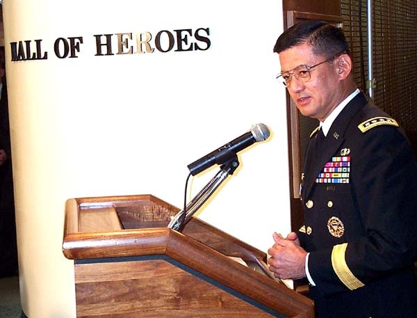 Army Chief Honors Medal of Honor Recipients