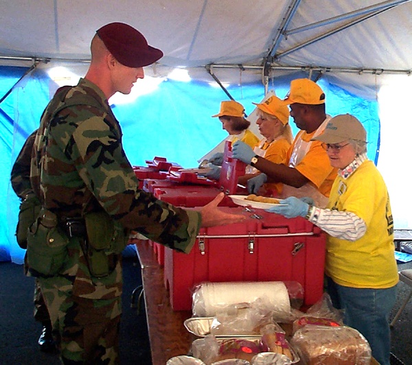 North Carolina Baptist Volunteers Serve Meals to Military at Pentagon Crash Site