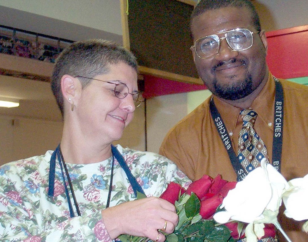 Florist Distributes Rose Bouquets to Pentagon Workers After 9/11