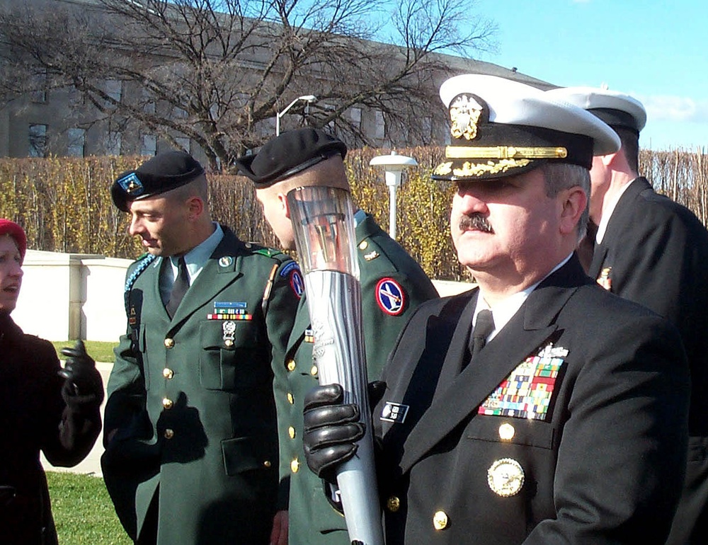 Navy Commander Reflects on 9/11 Evacuation Efforts at Pentagon Ceremony