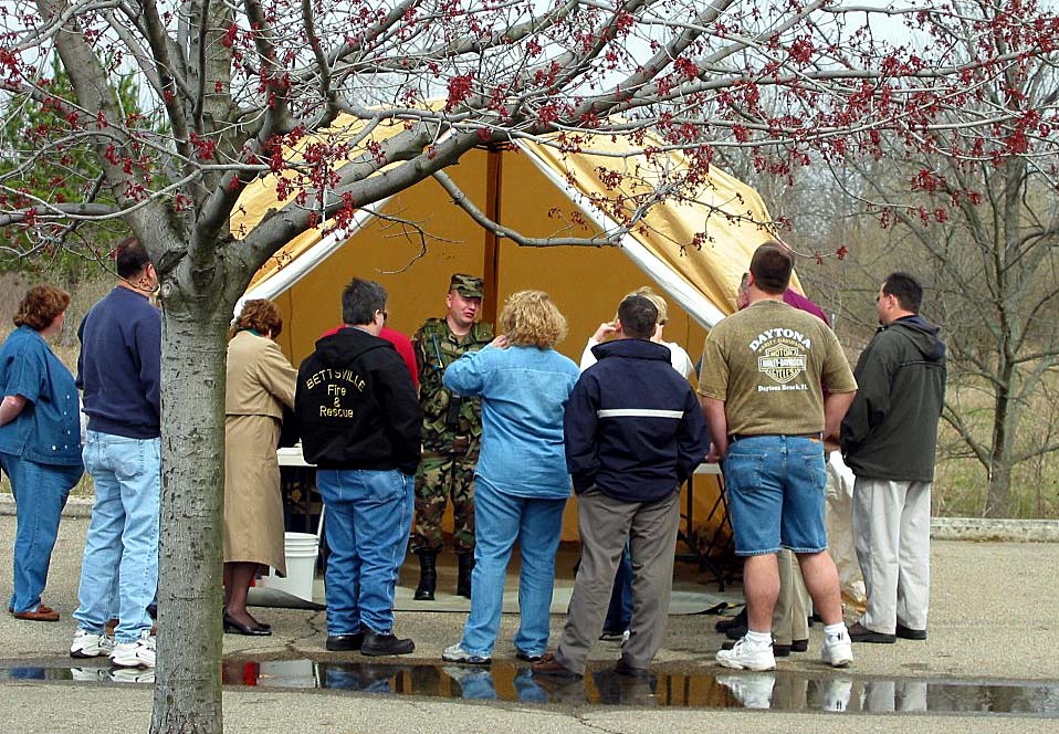 Army NCO Demonstrates WMD Response Capabilities to Ohio Officials