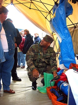 Army Team Demonstrates Breathing Gear for Emergency Officials