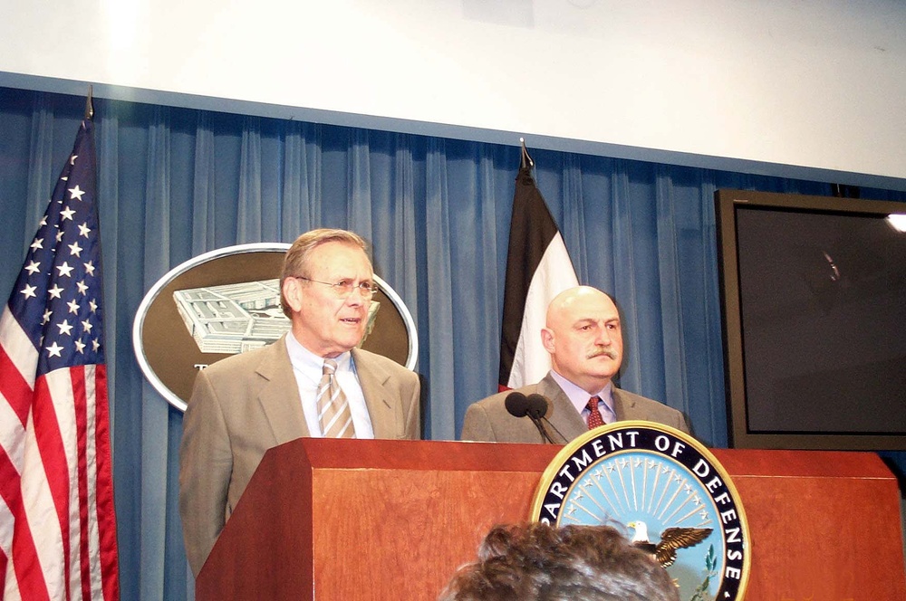 Rumsfeld, Georgian Defense Minister Meet at Pentagon