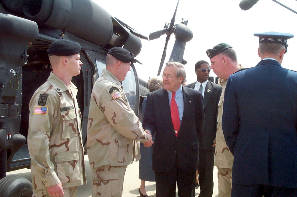 Rumsfeld Meets with Troops at Joint Service Open House