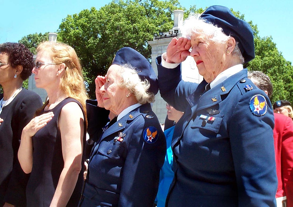 Former WASP Pilots Honor Women's Service at Arlington Ceremony