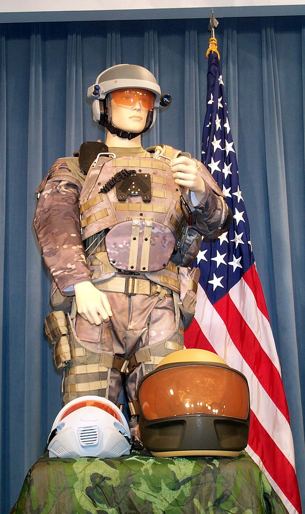 Prototype Objective Force Warrior System Showcased on Mannequin