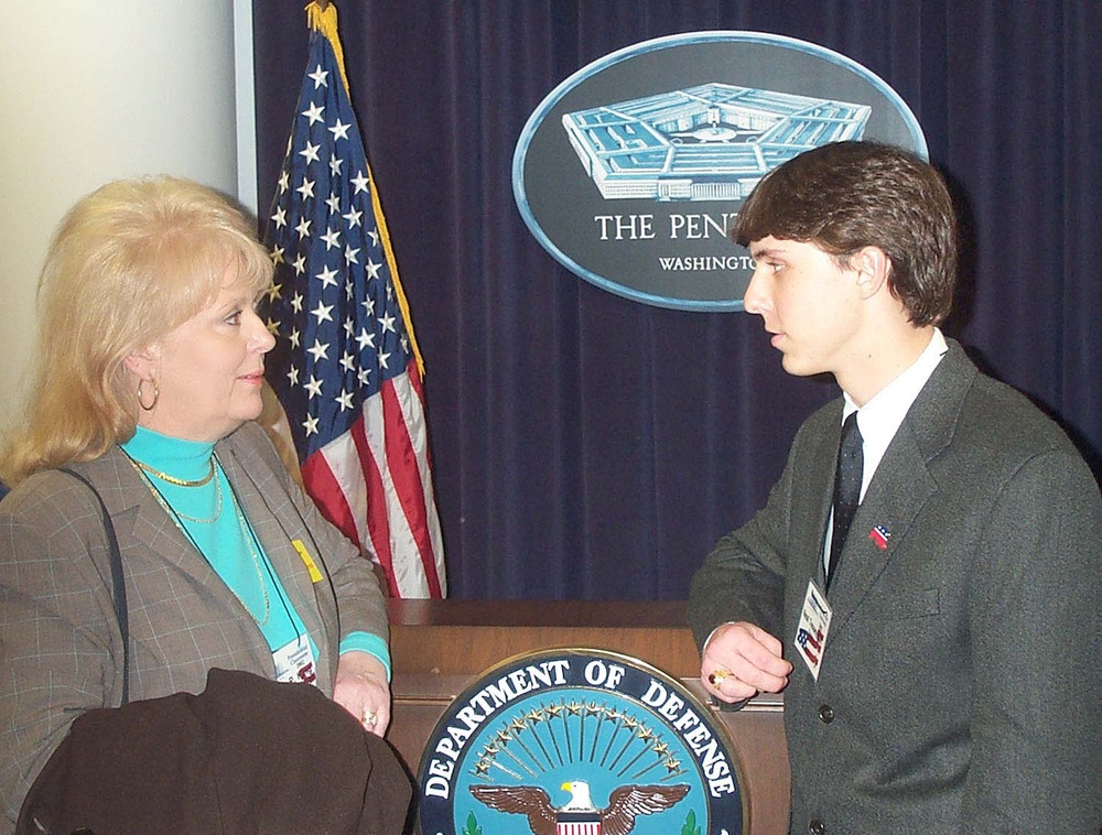 Dean Chats with High School Student During Pentagon Tour