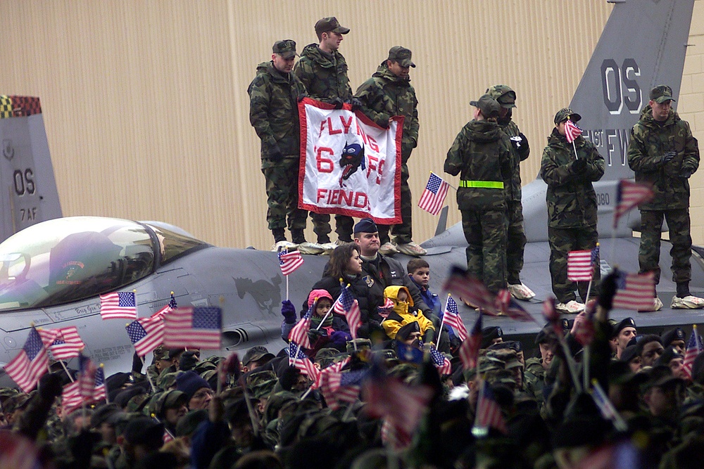 36th Fighter Squadron Airmen Await President Bush's Arrival at Osan Air Base