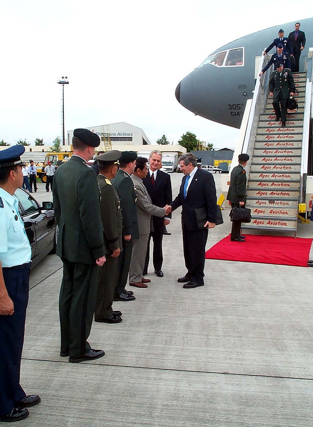 Wolfowitz Visits Manila, Meets with Philippine Leaders and U.S. Troops