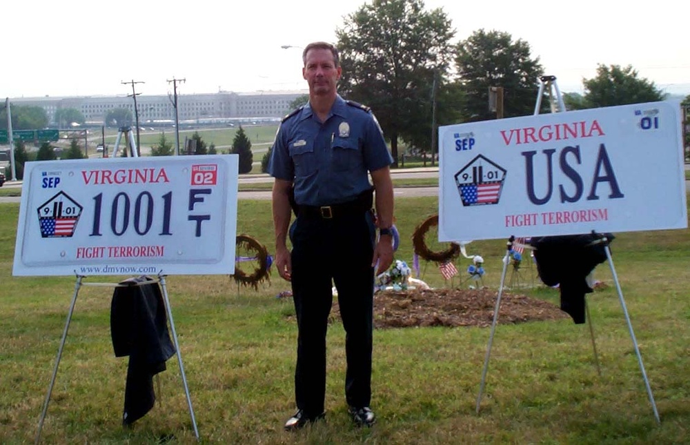 Arlington Police Chief Unveils New &quot;Fight Terrorism&quot; License Plates