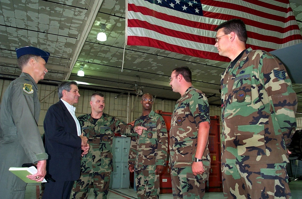 Wolfowitz Visits Maintenance Crews at Langley Air Force Base