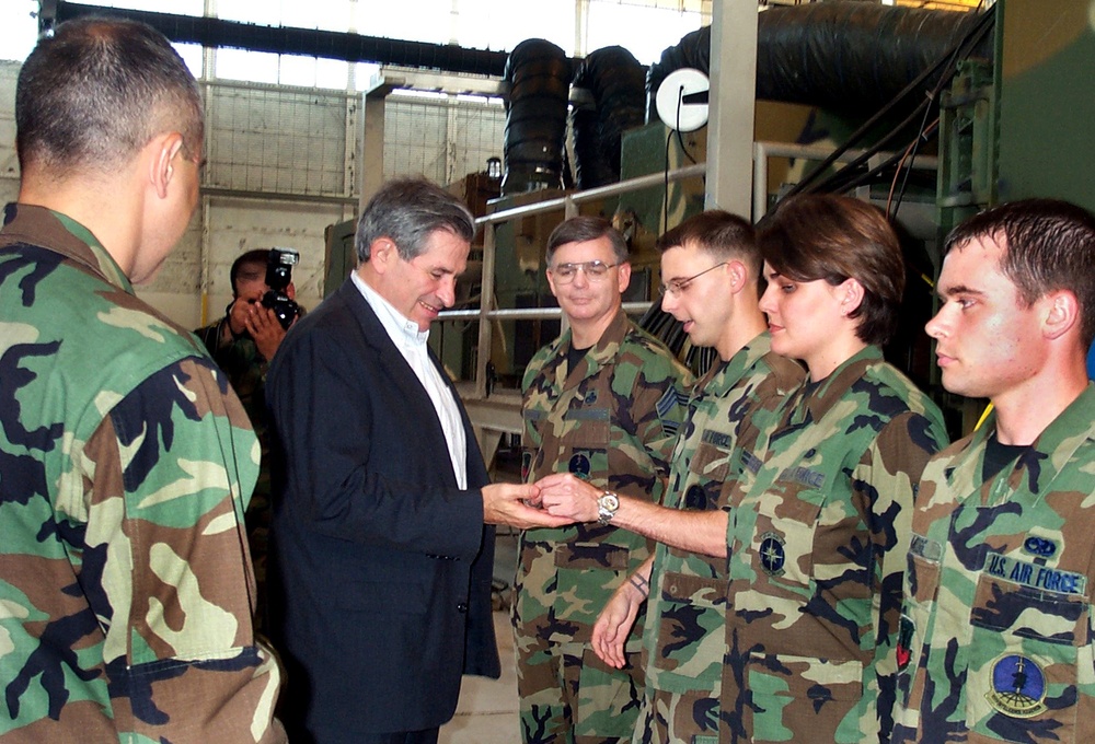 Airman Presents Unit Coin to Deputy Defense Secretary