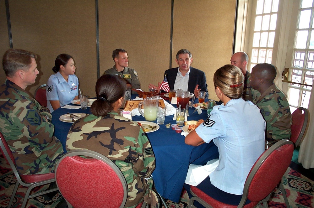Wolfowitz Visits Langley Air Force Base, Shares Lunch with Personnel