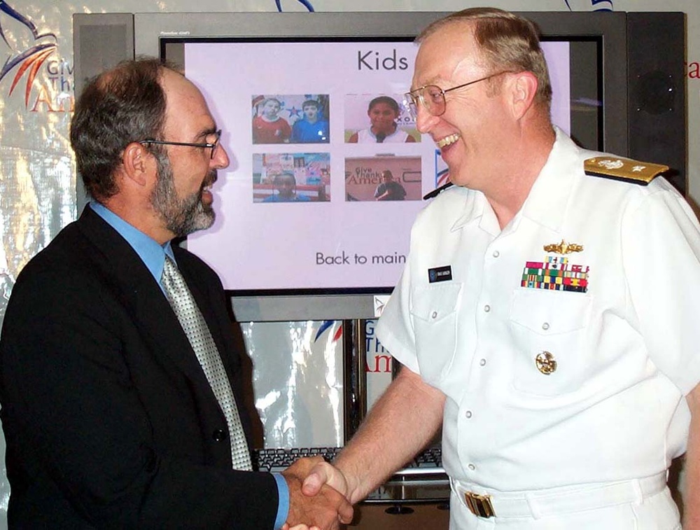 HP, Pentagon Officials Dedicate &quot;Give Thanks America&quot; Kiosk