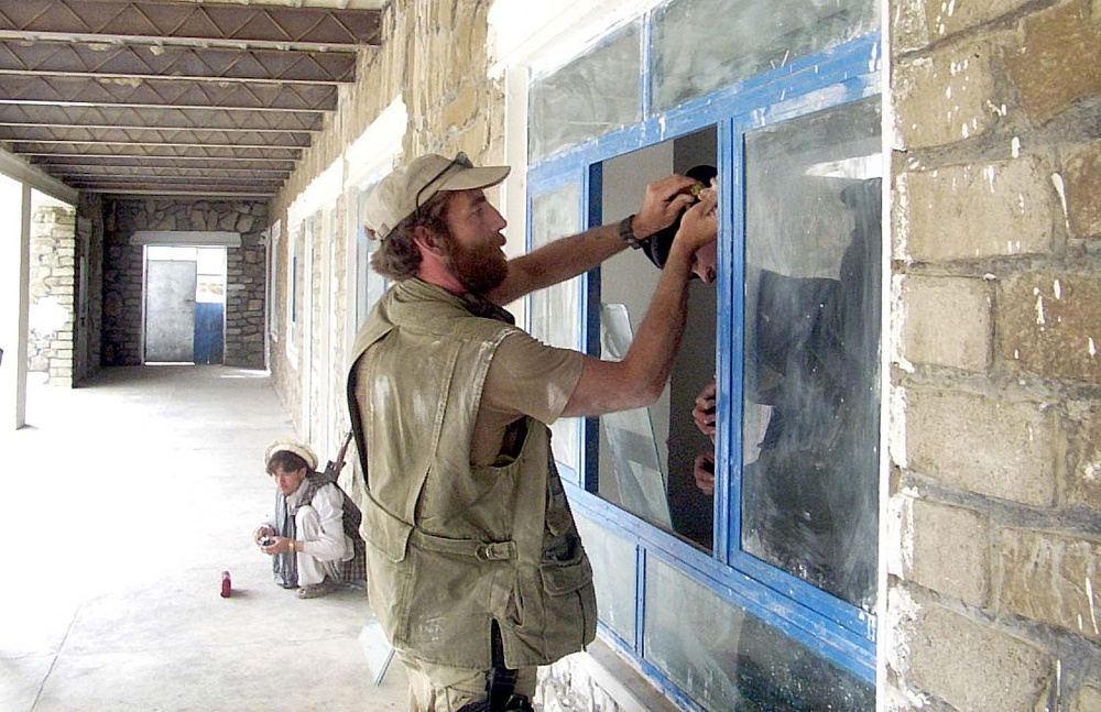 Special Forces Medic Helps Repair School in Afghanistan
