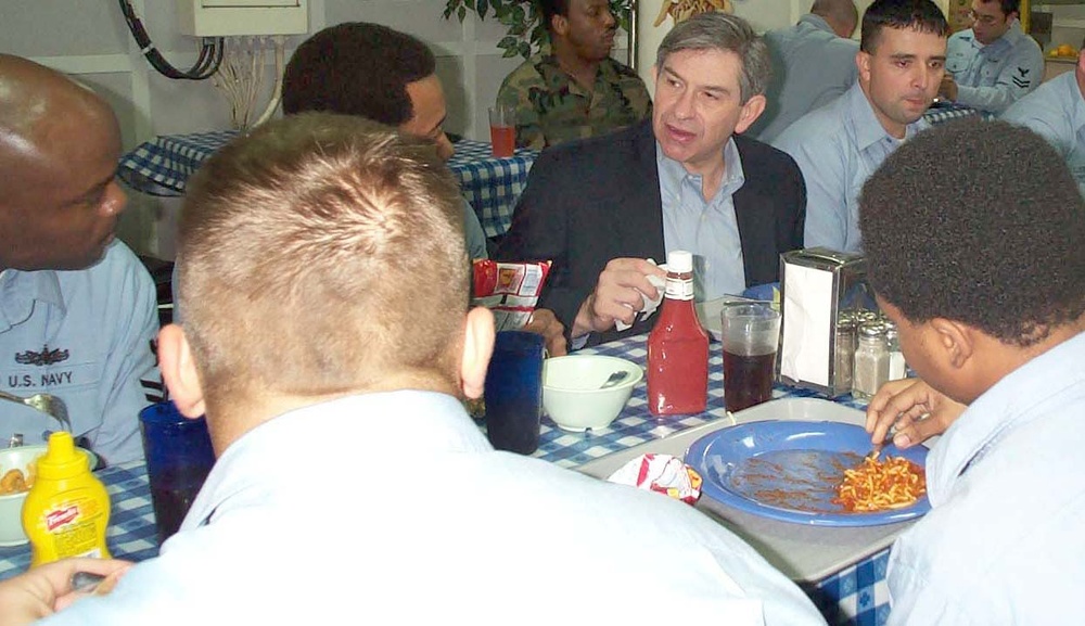 Wolfowitz Visits Sailors Aboard USS Gettysburg