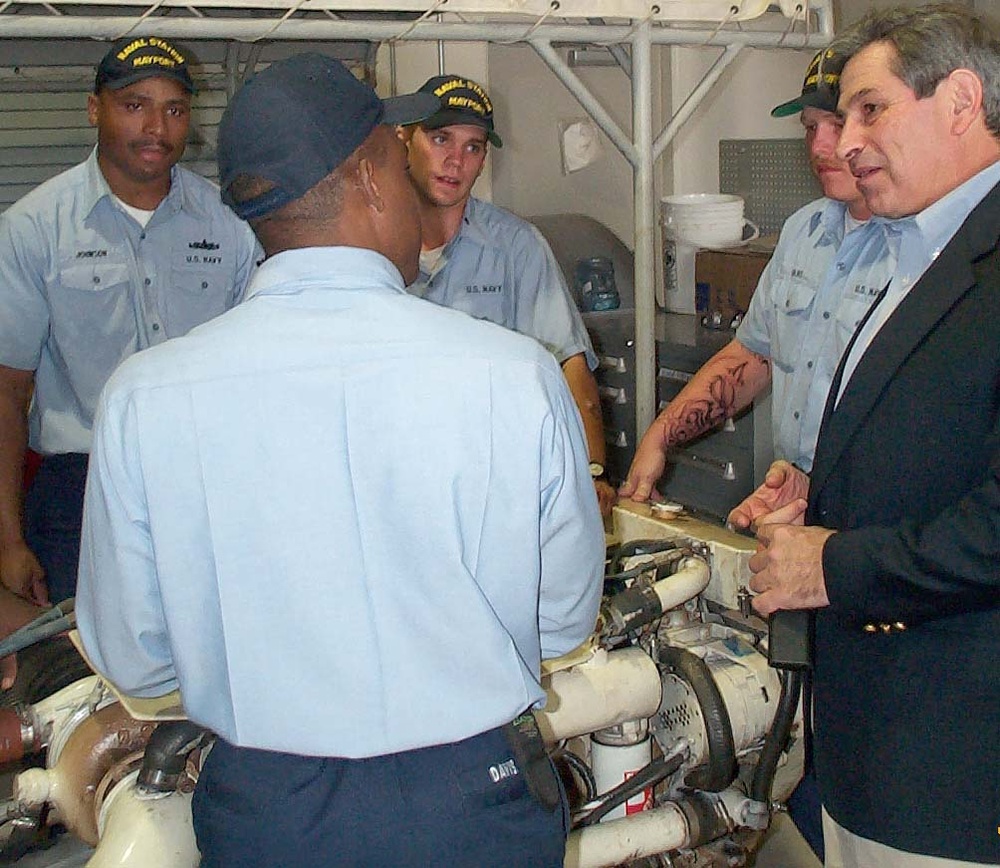 Wolfowitz Visits Naval Station Mayport, Meets with Enlisted Mechanics