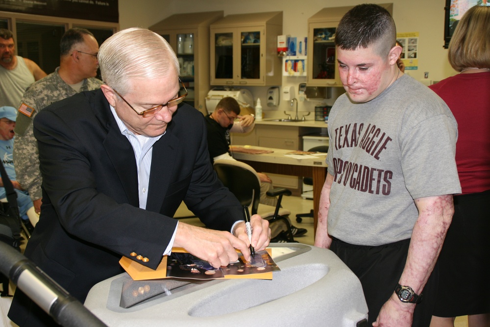 Defense Secretary Gates Visits Wounded Warrior at Brooke Army Medical Center