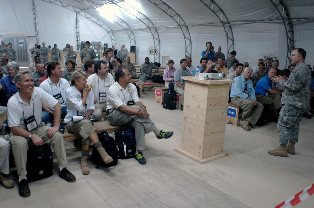 Army General Briefs Civilian Leaders on Iraq Training Mission