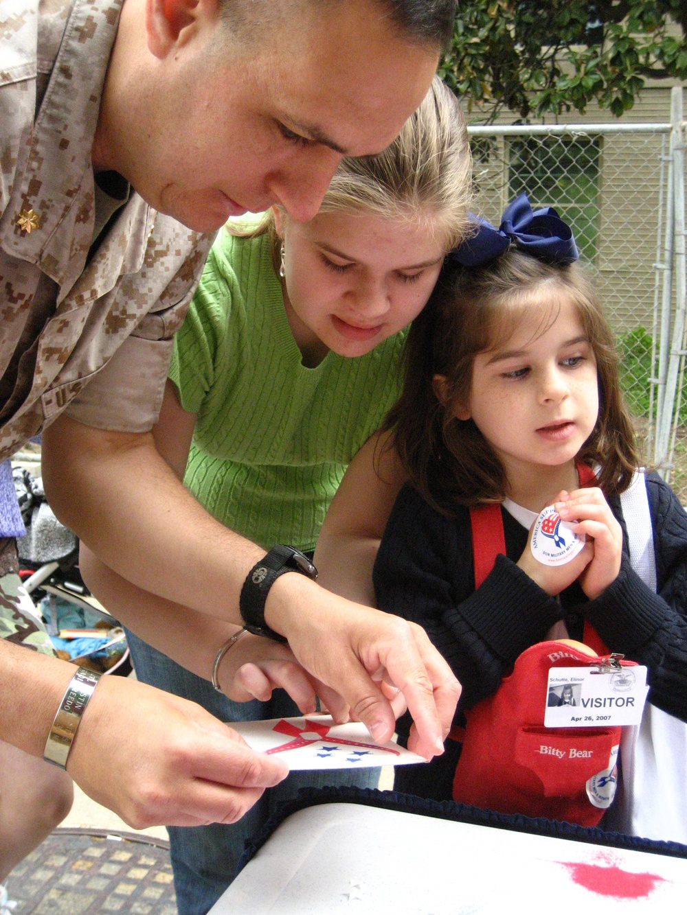 Marine Major Bonds with Daughters Through Sand Art Project at Pentagon