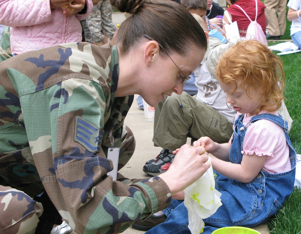 Air Force Airman Bonds with Daughter at Pentagon Event