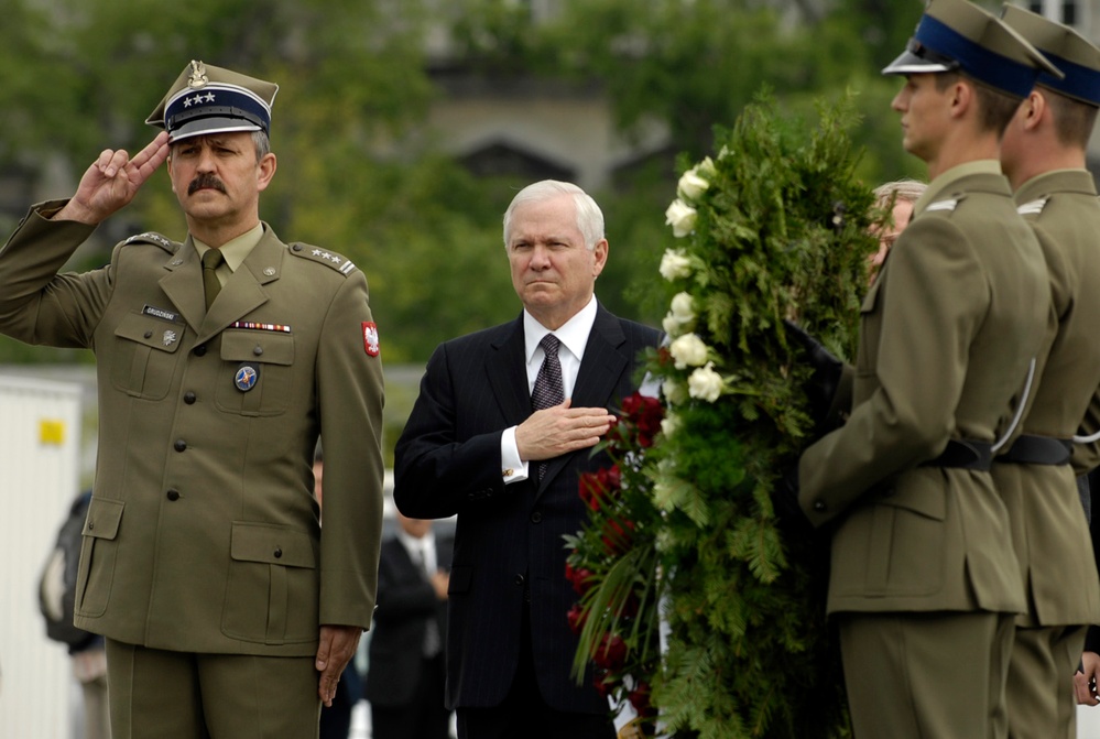 Defense Secretary Gates Honors Polish War Dead in Warsaw