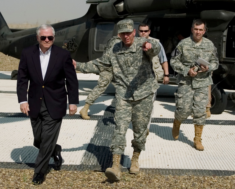 Defense Secretary Gates Visits Troops in Iraq's Al Anbar Province