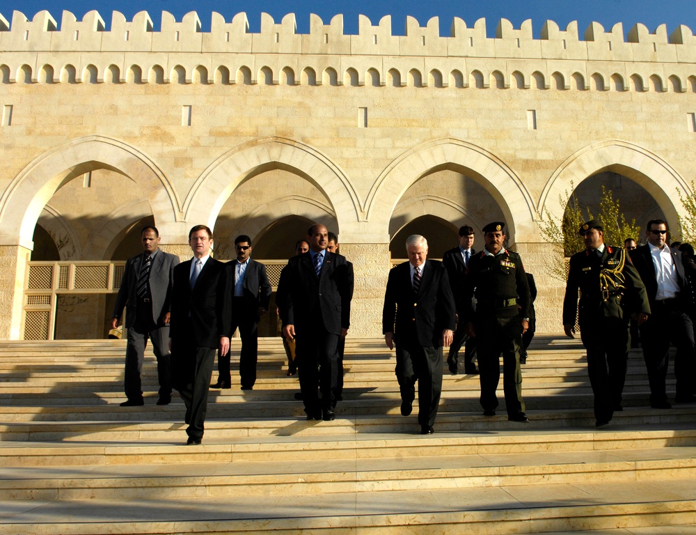 Defense Secretary Gates Tours King Hussein Mosque in Jordan