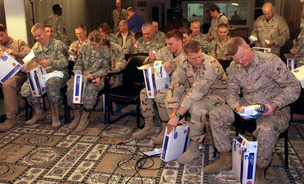 Troops in Iraq Receive Gifts from Hearts to Heroes Program