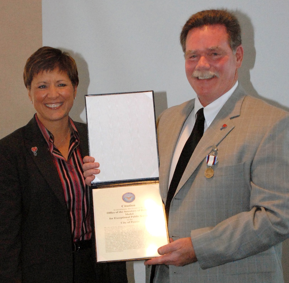 Peoria, Ariz. Mayor Honored for Supporting Servicemembers