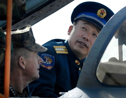 Top U.S. General Inspects Chinese Fighter Jet During Visit