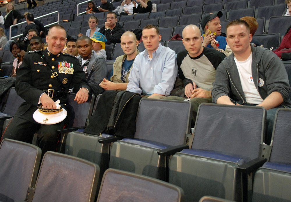 Marine Lt. Gen. Sattler Visits Wounded Veterans at Circus Show