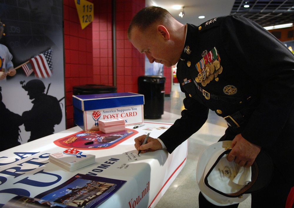 Marine Lt. Gen. Signs 'America Supports You' Banner at Circus Show