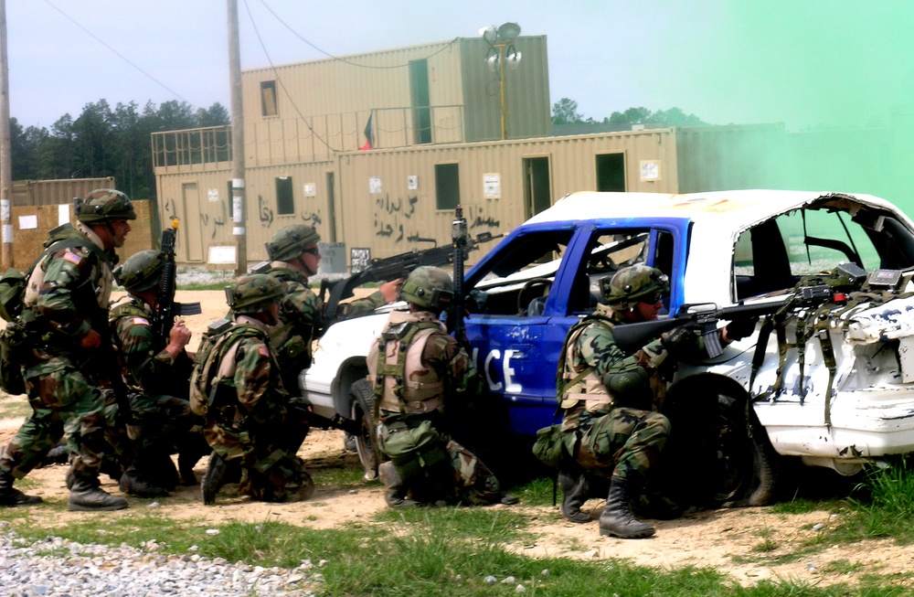 Reservists Train for IED Attacks in Mock Iraqi Village