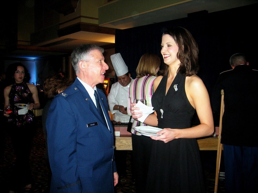 Military Leader Shares Laughs with Miss America at USO Benefit