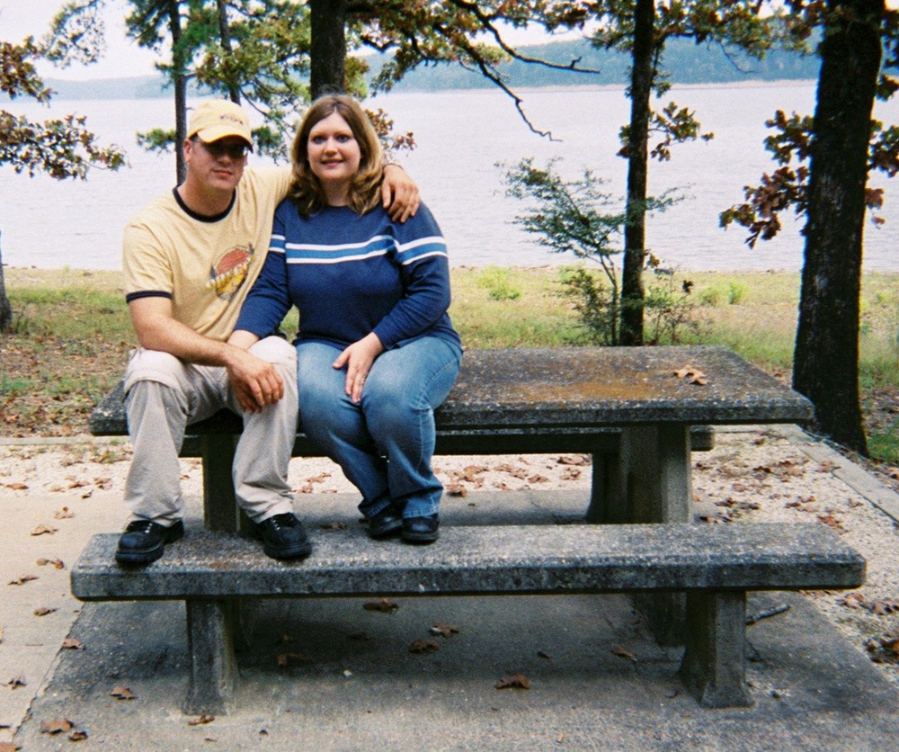 Soldier Loses Legs in Iraq, Poses with Wife Before Deployment
