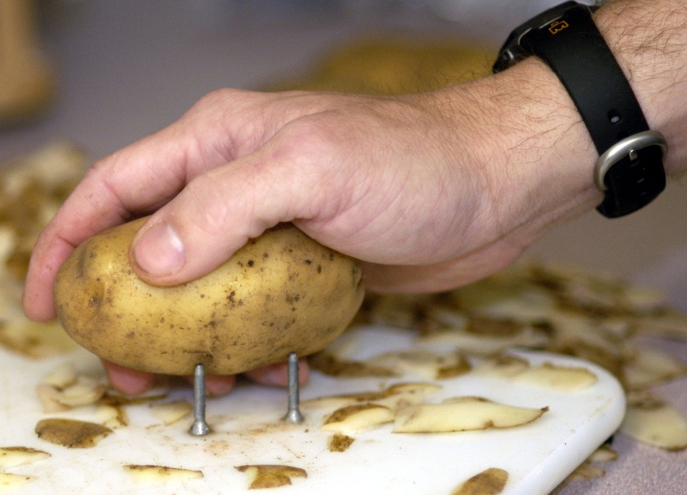 Soldier Peels Potatoes One-Handed for Troops with Disabilities