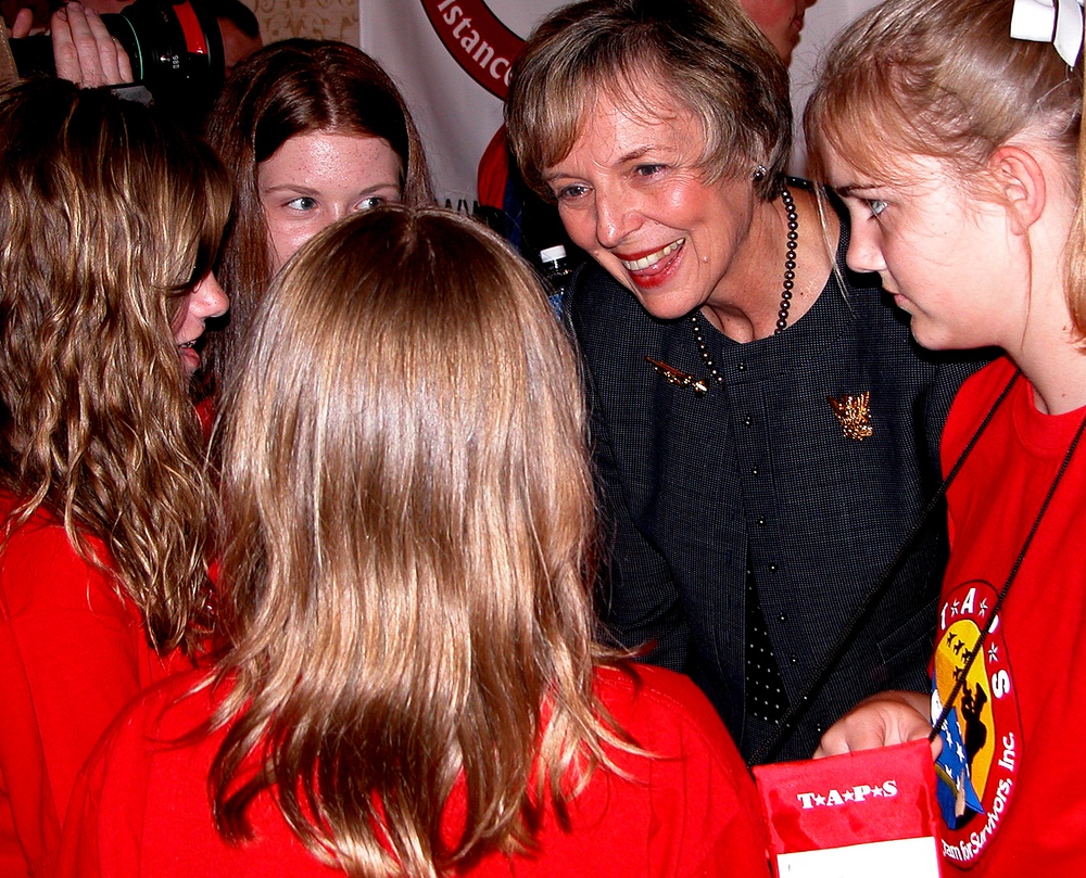 Myers' Spouse Meets with Children at TAPS Seminar