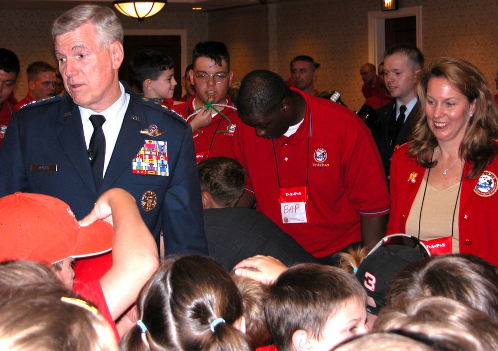 Joint Chiefs Chairman Greets Children at TAPS Seminar