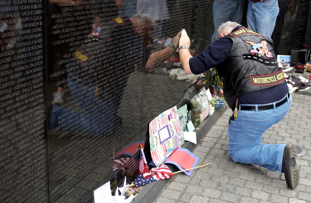 Motorcyclists Reflect at Vietnam Veterans Memorial for Rolling Thunder 2005