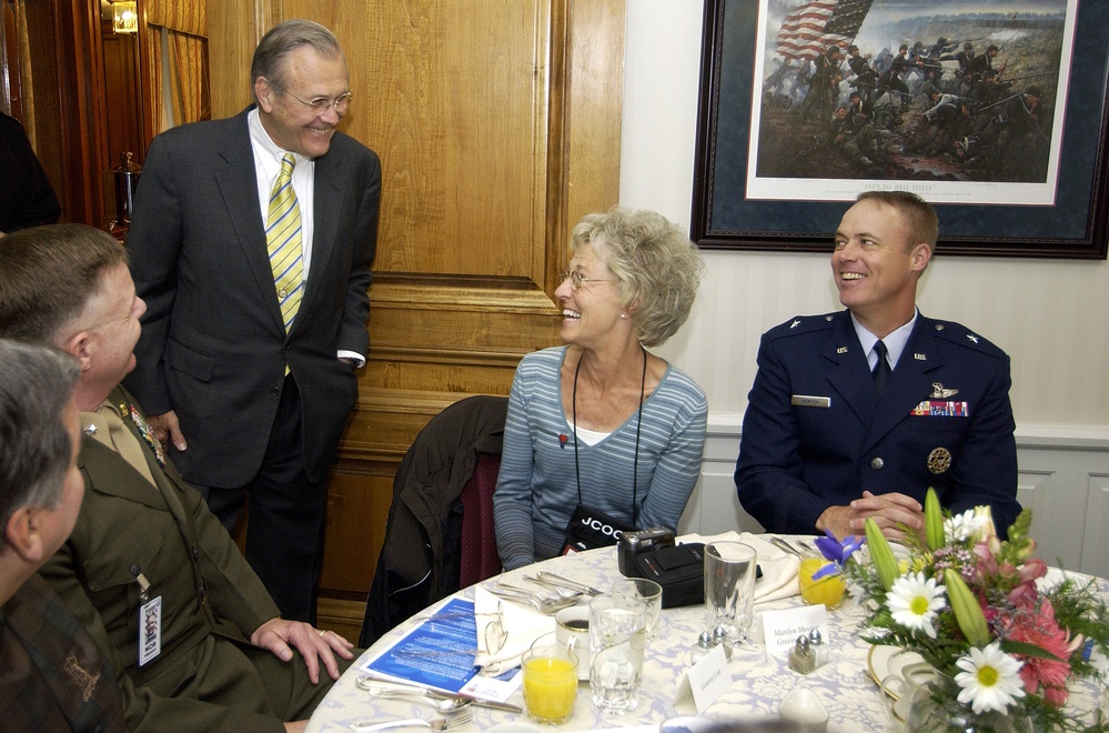 Rumsfeld Hosts Civilian Leaders for Defense Orientation Program