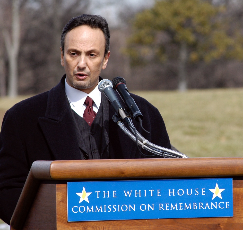 Kuwaiti Ambassador Honors Fallen Soldiers in US Visit