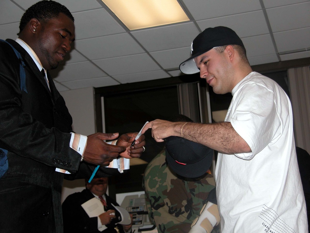 Red Sox Star Ortiz Visits Wounded Soldiers at Walter Reed