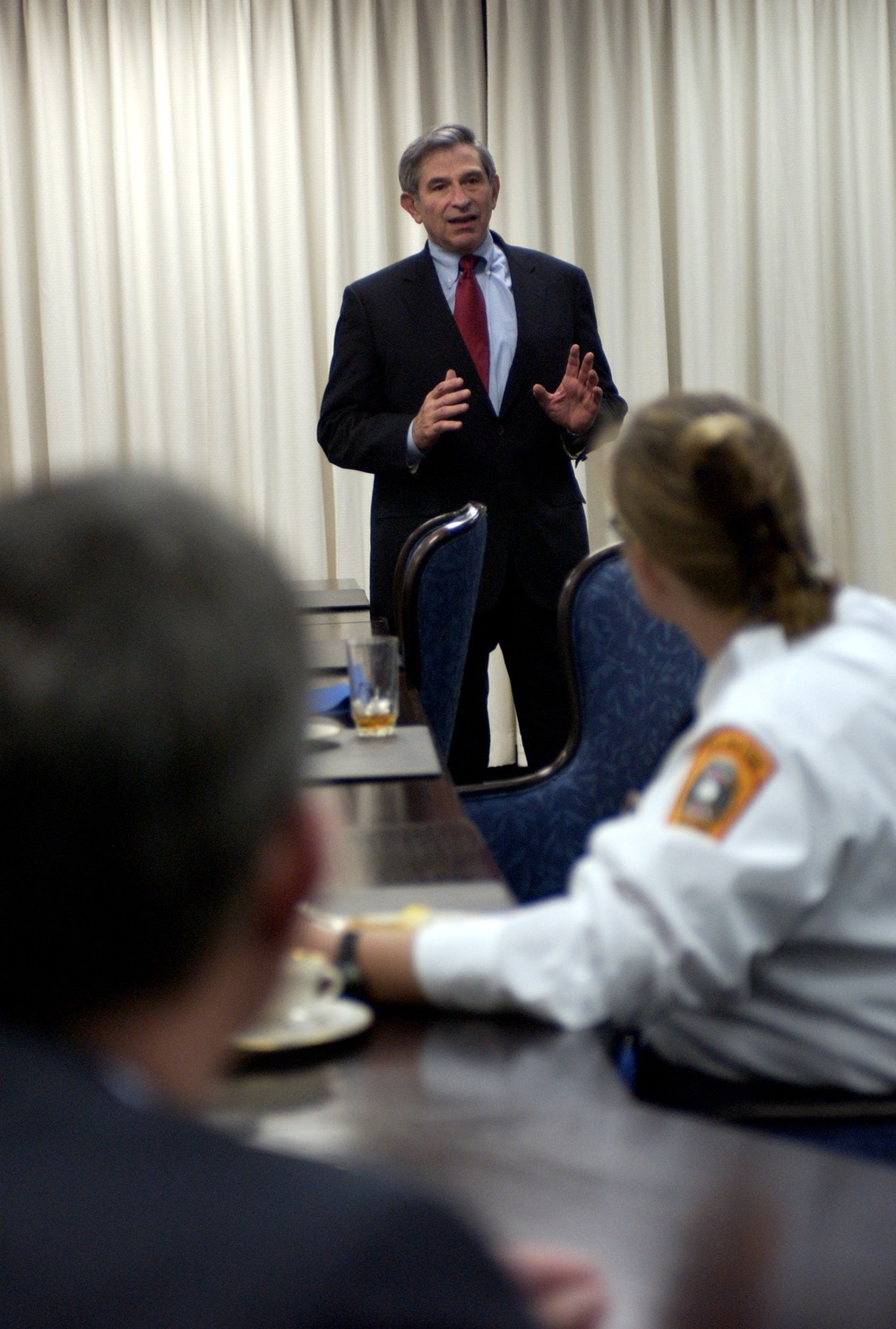 Wolfowitz Honors Firefighters for Service at Pentagon and Beyond