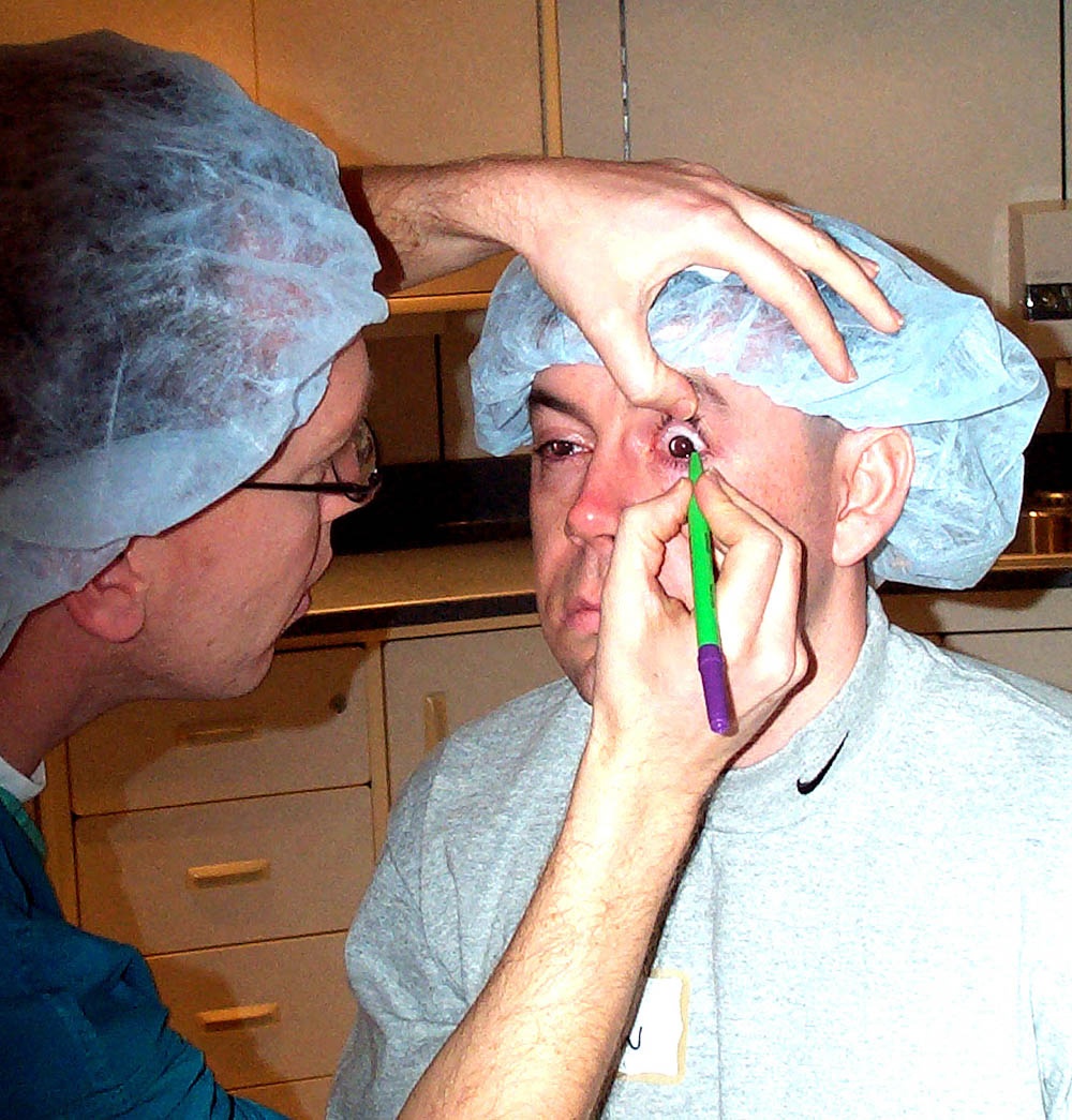 Army Doctor Performs LASIK Surgery, Restores Vision for Captain