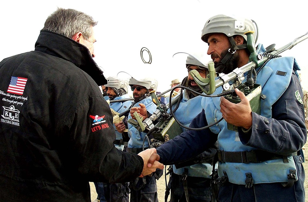 Wolfowitz Meets Afghan Mine-Clearing Specialist During Visit to Kabul