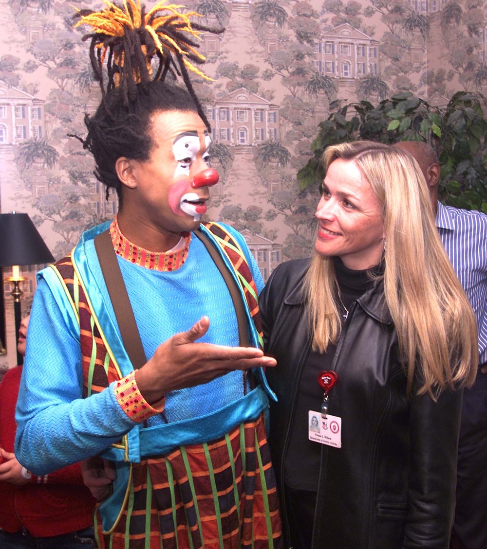 Ringling Bros. Clowns Cheer Up Families of Wounded Soldiers at Walter Reed