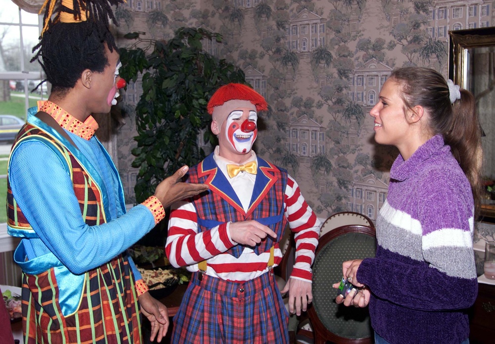 Circus Clowns Bring Smiles to Injured Soldier's Wife at Walter Reed