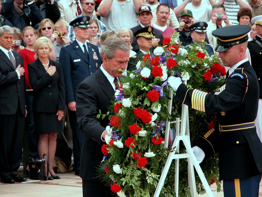 Bush Honors Fallen Soldiers at Arlington National Cemetery