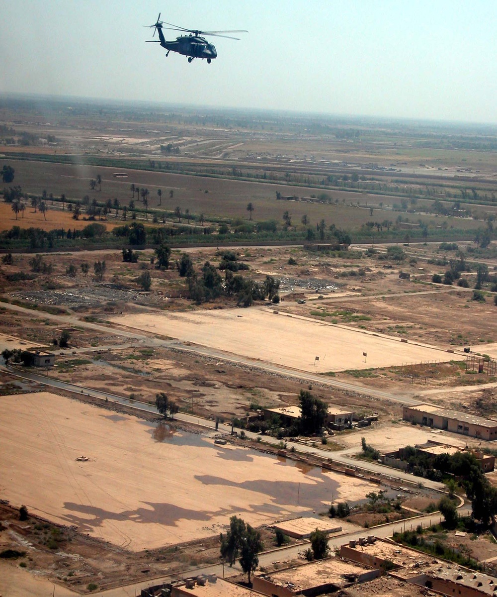4th Infantry Division Helicopter Flies Over Rural Iraq During Visit by Joint Chiefs Chairman